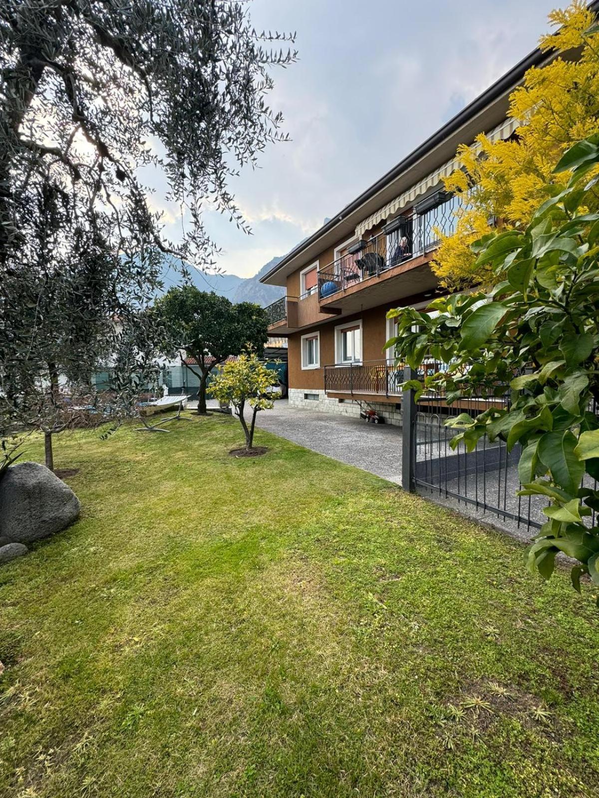 Oma Margareta Apartment Limone sul Garda Buitenkant foto